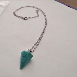 Simulated turquoise stone point with silver tone 18-inch adjustable chain